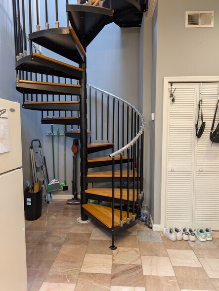 Building Photo - 4219 Ridge Ave