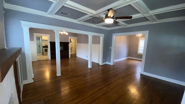 Building Photo - Charming Fairmount Bungalow
