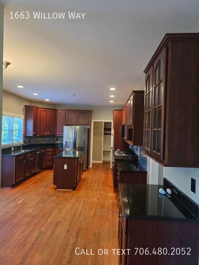 Building Photo - 1663 Willow Way