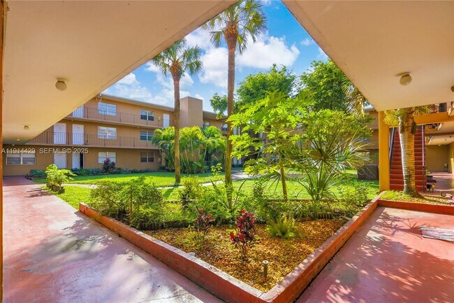 Building Photo - 1330 W 54th St