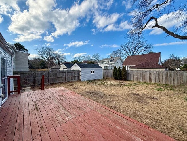 Building Photo - Charming 4-Bedroom Home with Modern Updates, Large Yard & Garage – Pet Friendly!