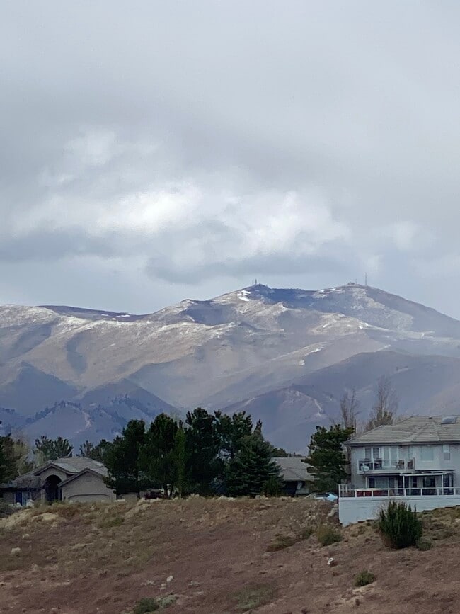 Building Photo - 3580 Skyline View Dr