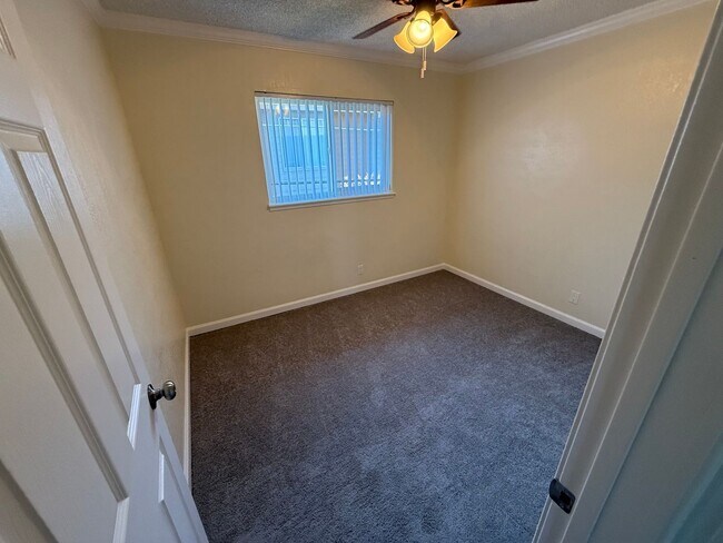 Building Photo - Welcome to SkyView Villa & Somerset Apartments!