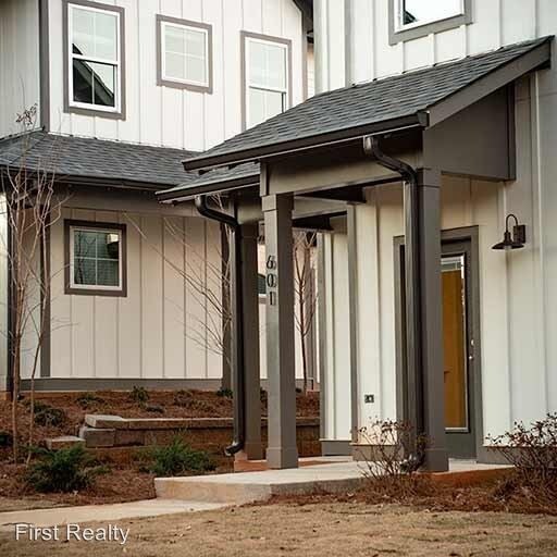 Building Photo - 605 Hudson Terrace