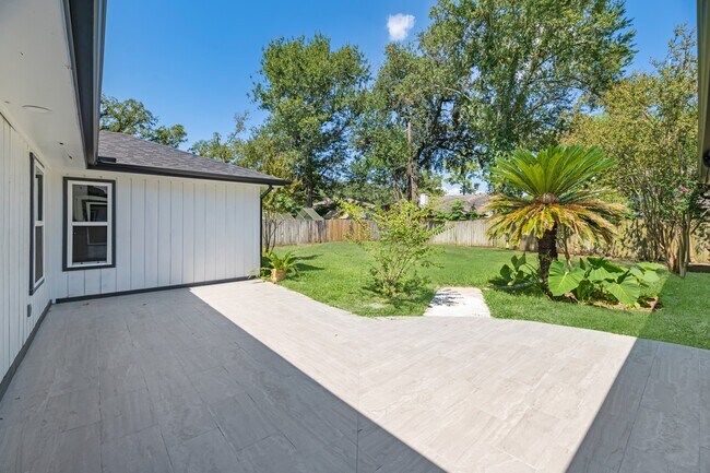 Building Photo - 11402 Ash Creek Dr