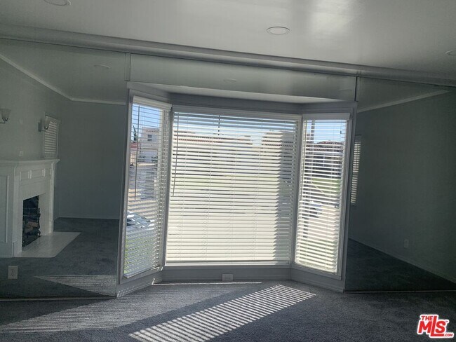 Building Photo - 2047 W 73rd St