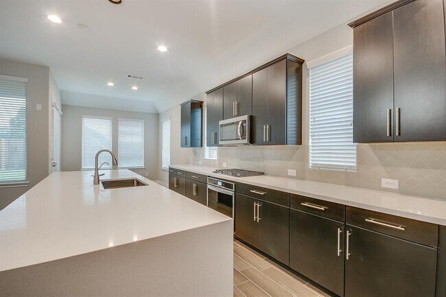 Building Photo - 14619 Birchwood Falls Trail