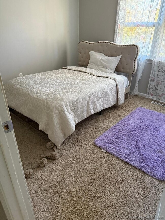 Building Photo - 65 Hitchcock Dr