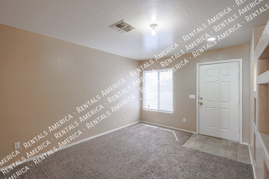 Building Photo - 12122 W Bloomfield Rd