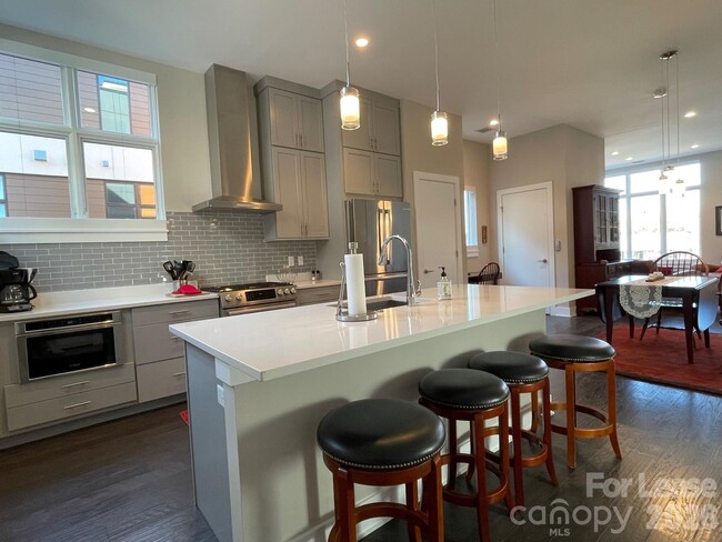 Building Photo - 2 Bauhaus Ct.