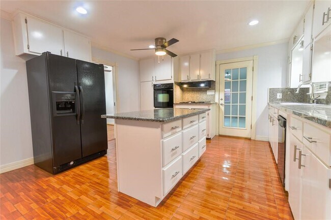 Building Photo - 10518 Hazelhurst Dr