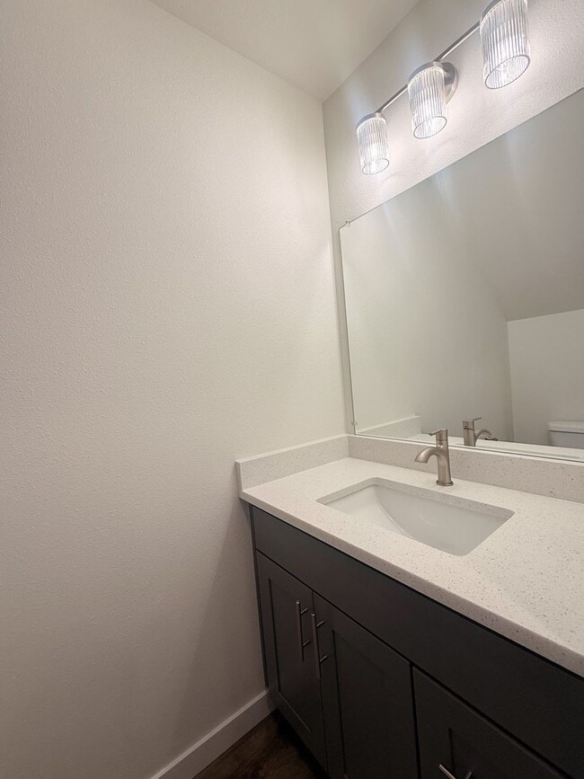 Building Photo - 505-507 NW Hillcrest Dr