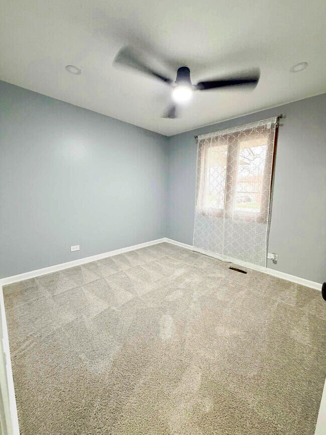 Building Photo - 1310 Somerset Ln