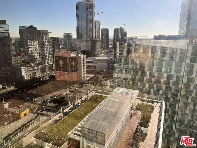 Building Photo - 877 Francisco St