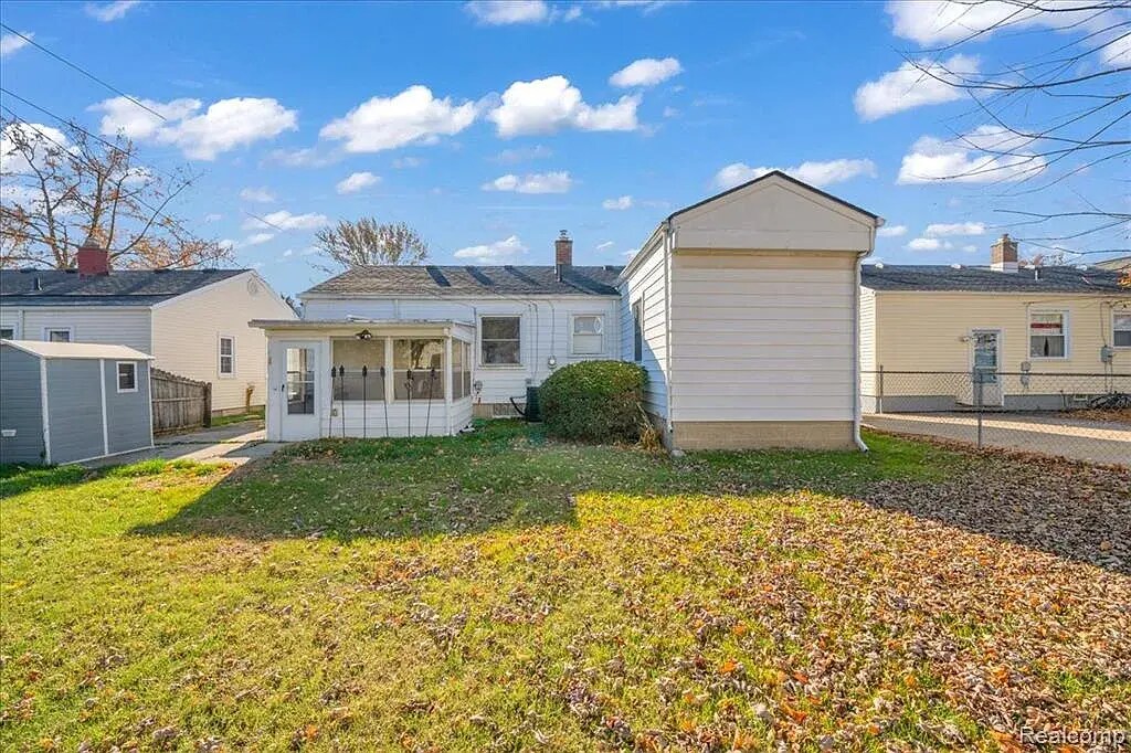 Building Photo - 266 Massoit St