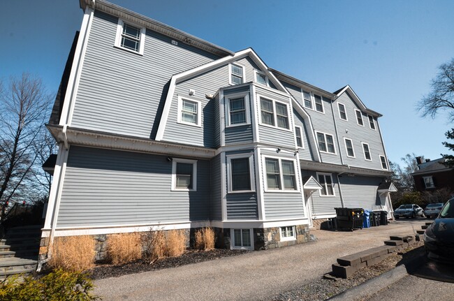 Building Photo - 161 Waterman St