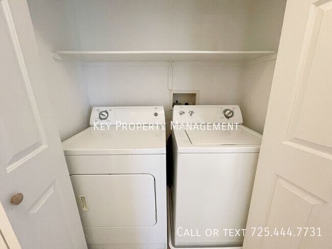 Building Photo - GORGEOUS THREE STORY 2 BEDROOM TOWNHOME IN...