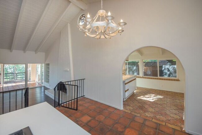 Building Photo - Anaheim Hills