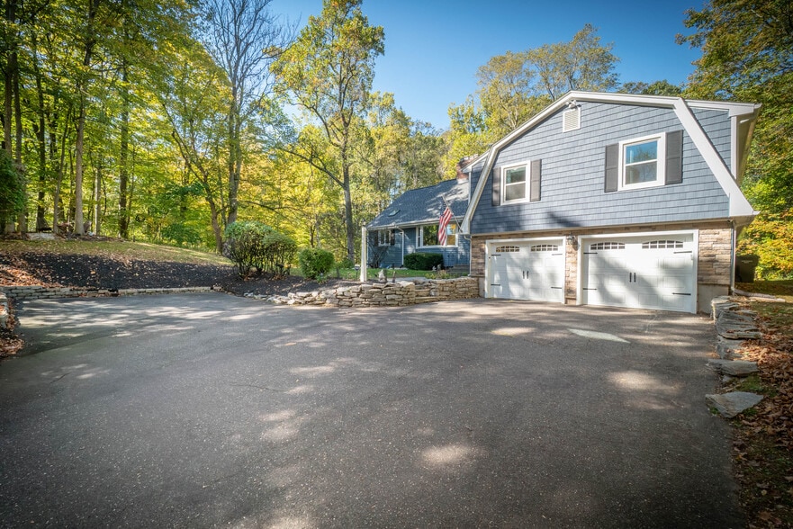 Front - 2778 Albany Ave