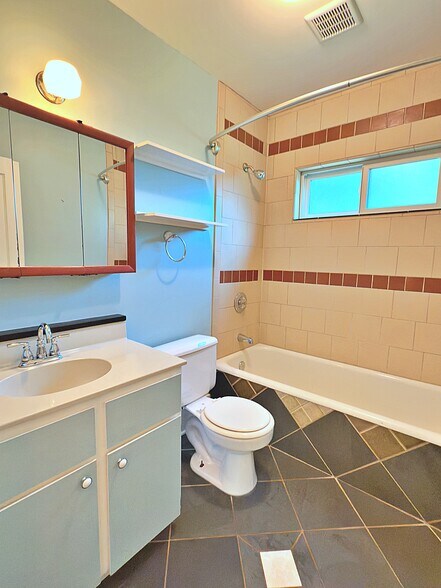 Building Photo - 2534 SE 31st Ave