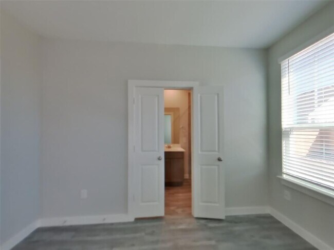 Building Photo - 1604 Mexican Heather Dr