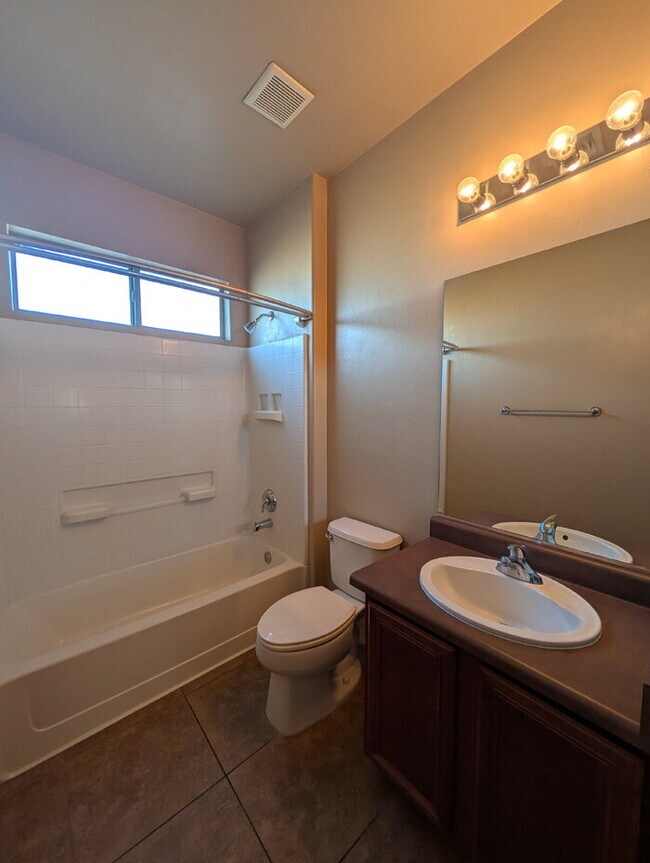 Building Photo - Beautiful home, close to Walmart, Sprouts and much more.