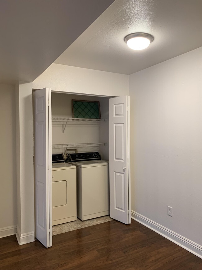 Building Photo - 5162 S Jones Blvd