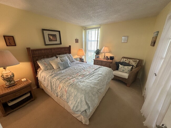 Building Photo - Villa Vista Condo  Available May 1st