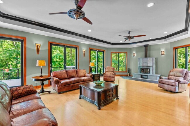 Building Photo - Luxurious 5-Bed Sanctuary with Scenic View...