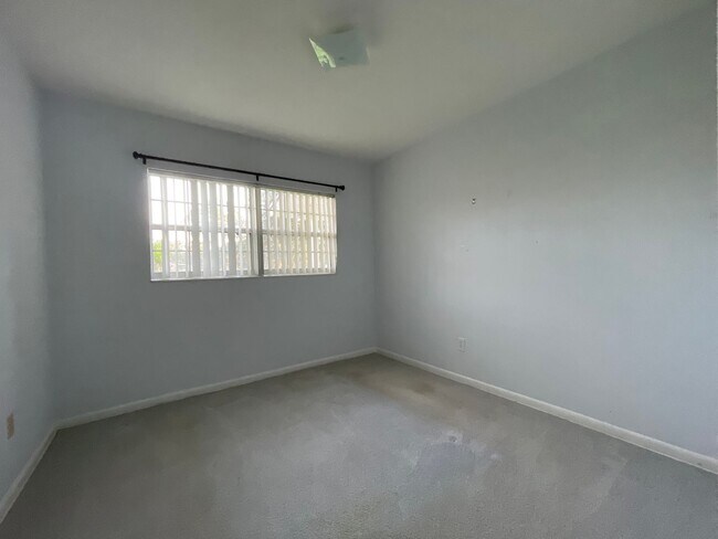 Building Photo - Country Living! 2 Bedroom Lithia