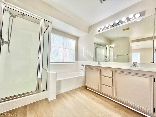 Building Photo - 1705 Encarta St