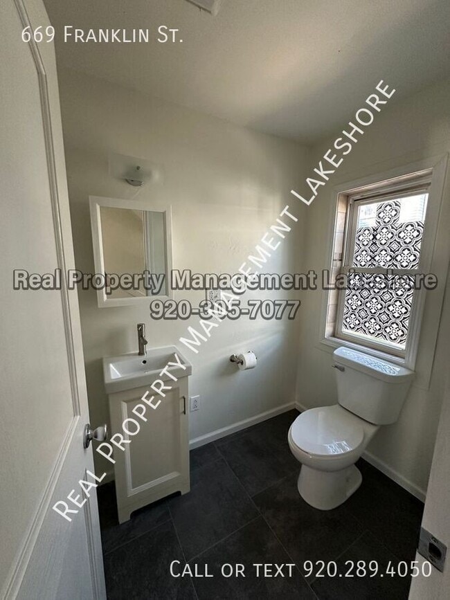 Building Photo - 669 Franklin St