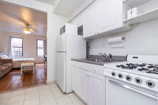 Building Photo - 1566 2nd Ave