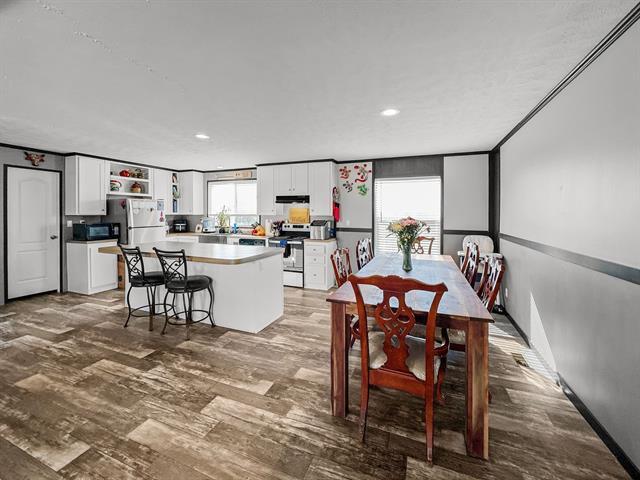 Building Photo - 303 Mesa Rdg