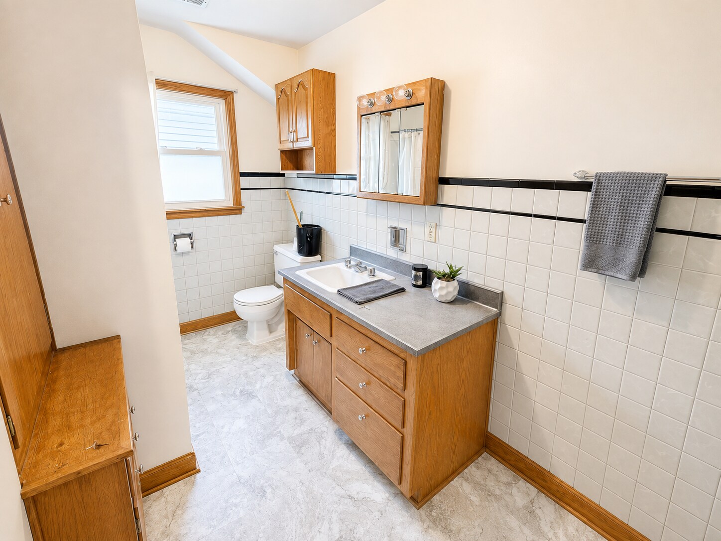 Building Photo - 4913 Prospect Ave