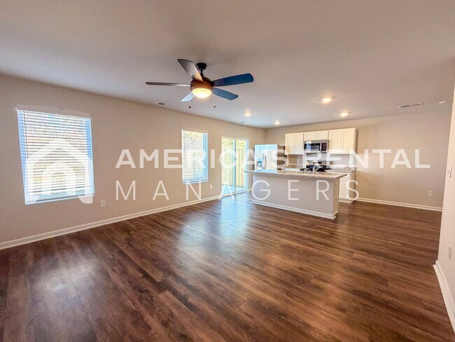 Building Photo - Bright and Spacious Lincoln Townhome for R...