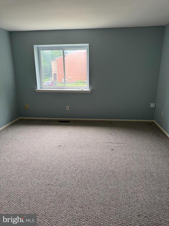 Building Photo - 603 Valley Dr