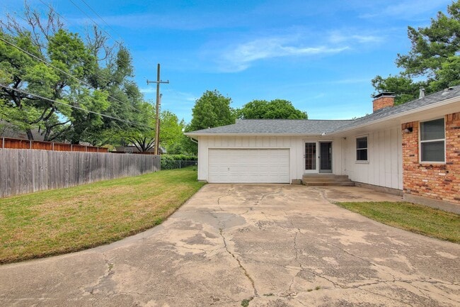 Building Photo - Newberry Drive
