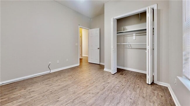 Building Photo - 122 Grove Hill Ave