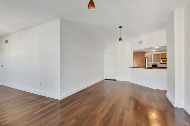 Building Photo - 610 Clematis St