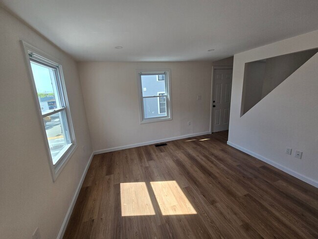 Building Photo - 10 Rantoul St