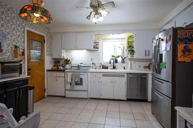 Building Photo - 3613 Vestal Rd