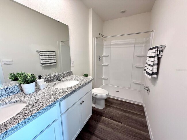 Building Photo - 1213 BALSAM Dr