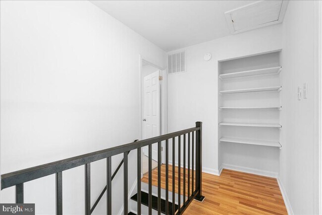 Building Photo - 239 Nottoway St SE