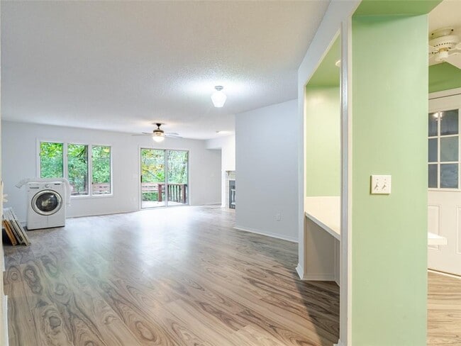 Building Photo - 40 Sandwick Dr