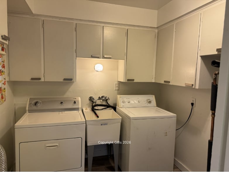 Building Photo - 12050 NE Broadway