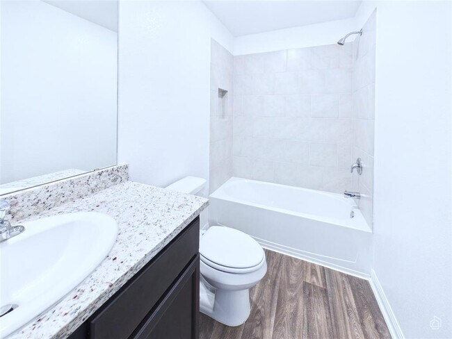 Building Photo - 525 Riverdale Dr