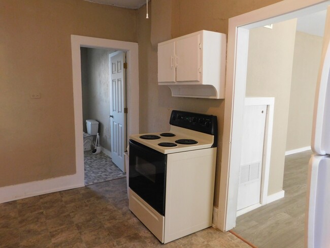 Building Photo - Newly renovated 2 bedroom/1 bath in El Dor...