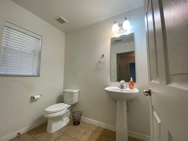 Building Photo - 3/2.5 + OFFICE-IN AVALON PARK EAST ORLANDO
