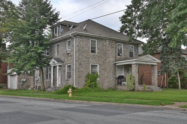Building Photo - 3200 Green St